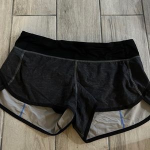 lululemon speed up mid rise shorts size 6